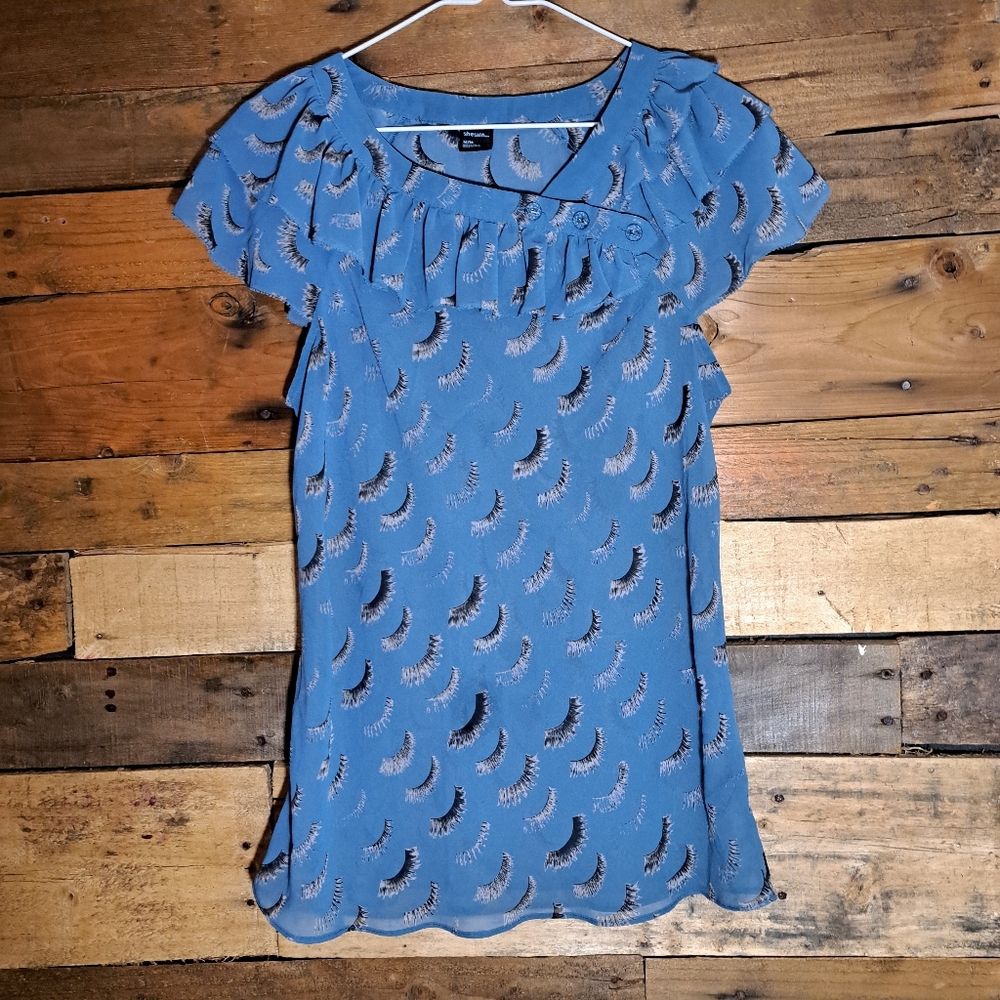 Eyelash‎ Print Ruffle Blouse size Medium